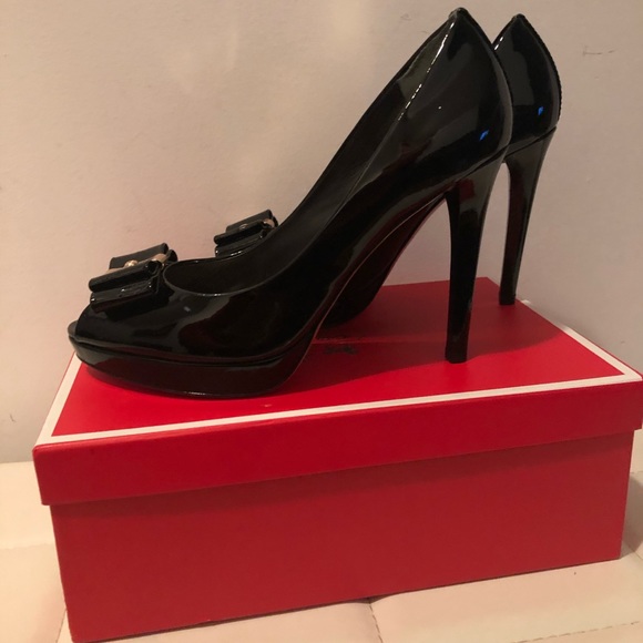 Coach patent leather heels. Never worn. Size 8 - Picture 4 of 6